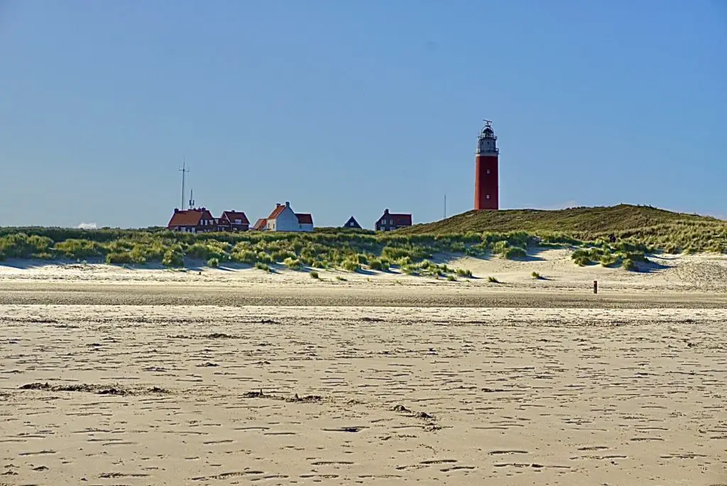Das Wahrzeichen von Texel - der Leuchtturm. Ein Paradies für den Texel Urlaub mit Hund.