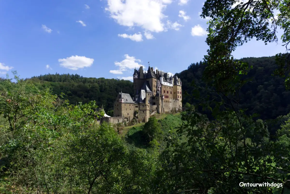 Die Burg Eltz - ein international beliebtes Ausflugsziel - auch toll zum Wandern