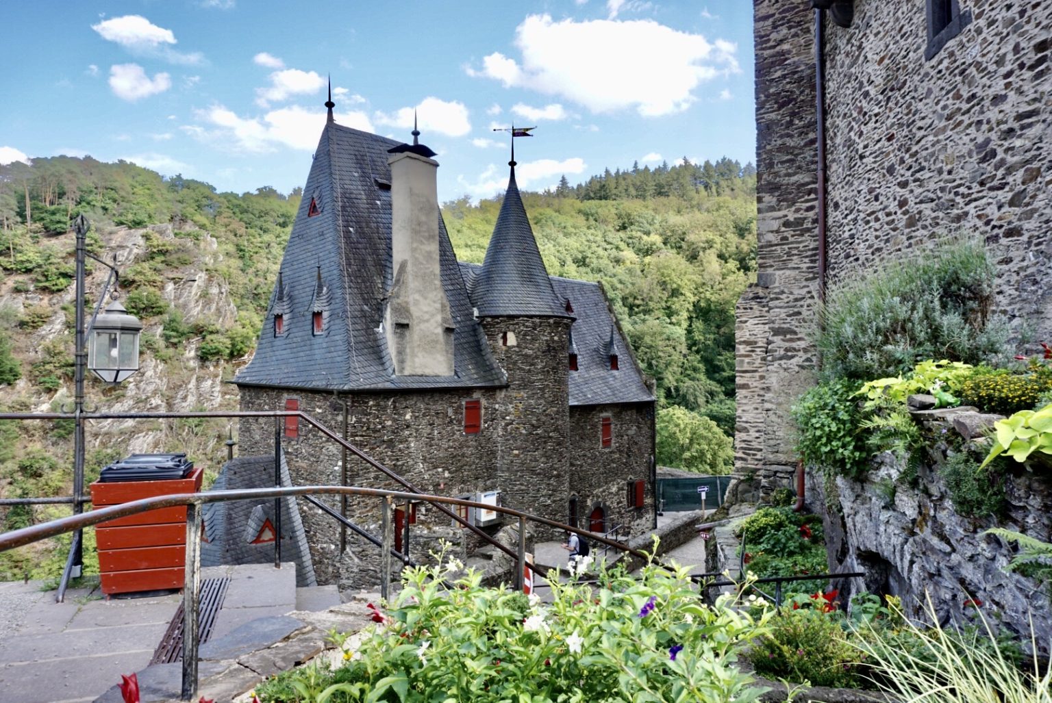 Burg Eltz Auf Traumpfaden zum Highlight an der Mosel ontourwithdogs.de