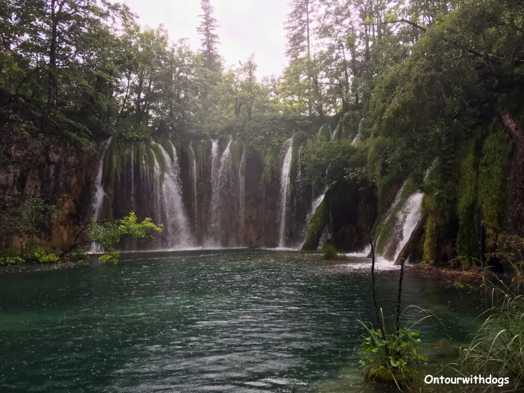 Einer der vielen Wasserfälle im Nationalpark Plitvicer Seen