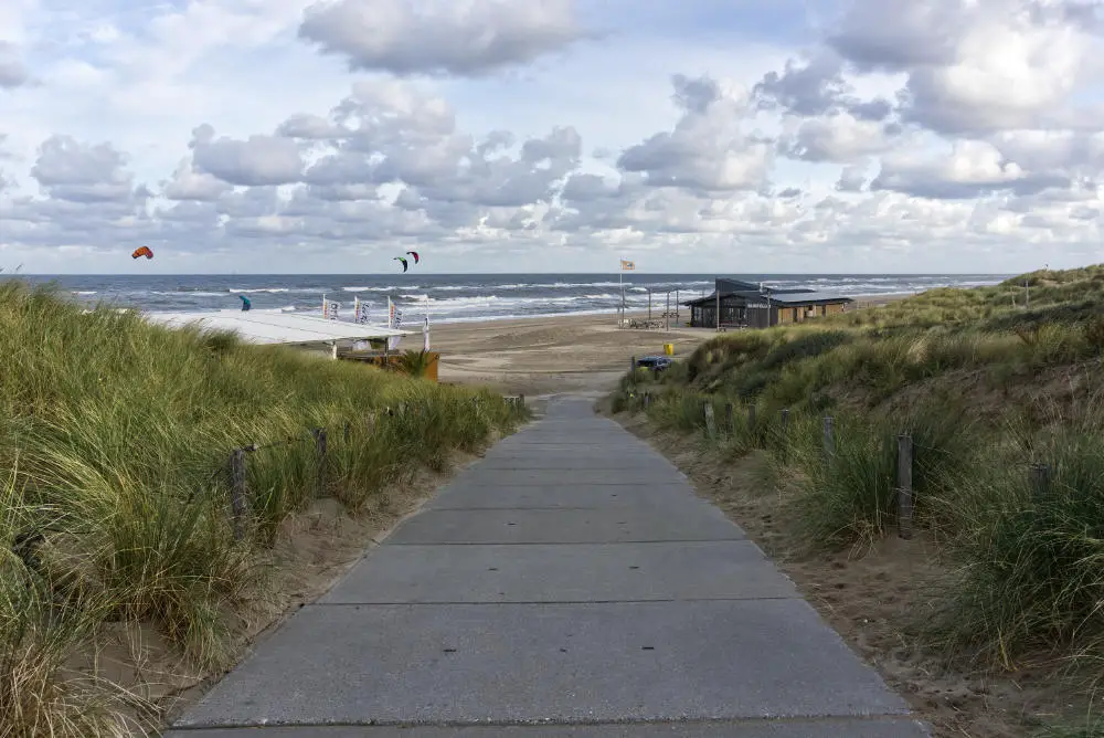 Der Strandzugang zum Hundestrand Noordwijk