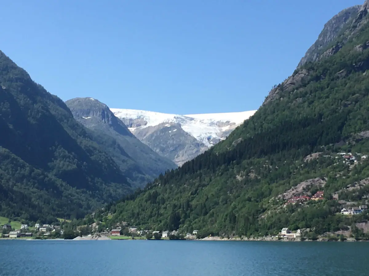 Gletscher in Norwegen an einem der Fjorde