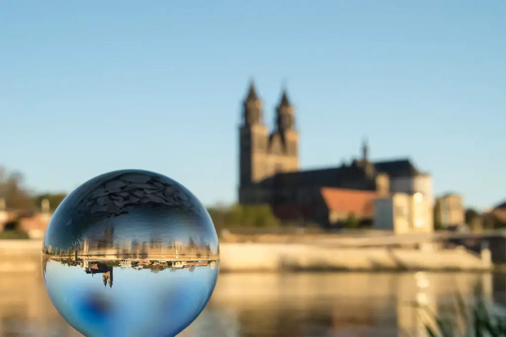 Magdeburg in einer Glaskugel