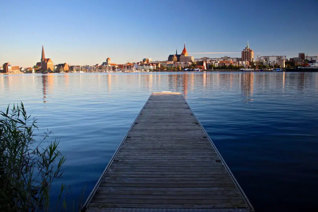 Blick auf die schöne Stadt Rostock in Deutschland